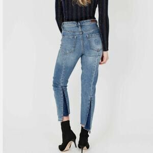 Blank NYC Women's Madison Crop Stagger Hem Straight Leg Jeans 30